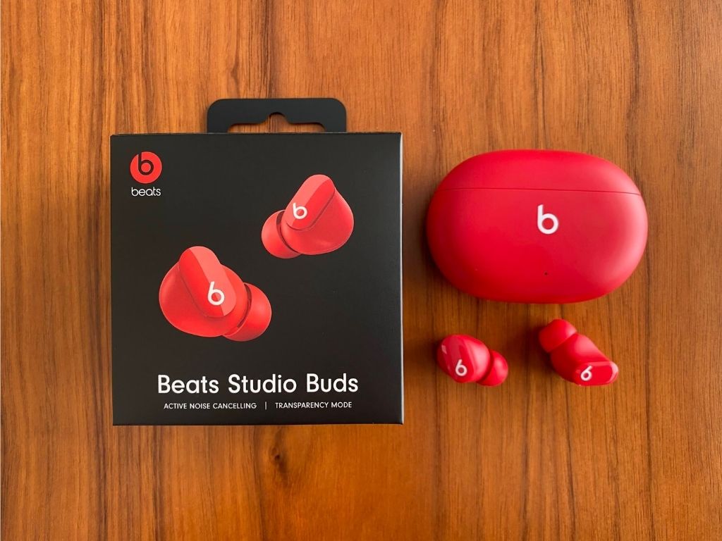 Beats Studio Budsレビュー】音質とデザインに全振りの超コスパ・ノイキャン付きイヤホン！ | ベア三郎のおすすめ雑記。