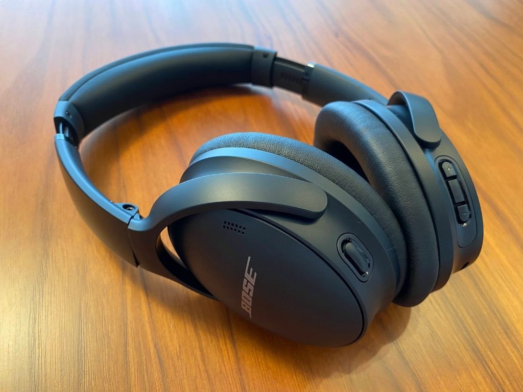 ポーズBOSE QC45 ワイヤレスヘッドフォン Bo2 - ヘッドホン