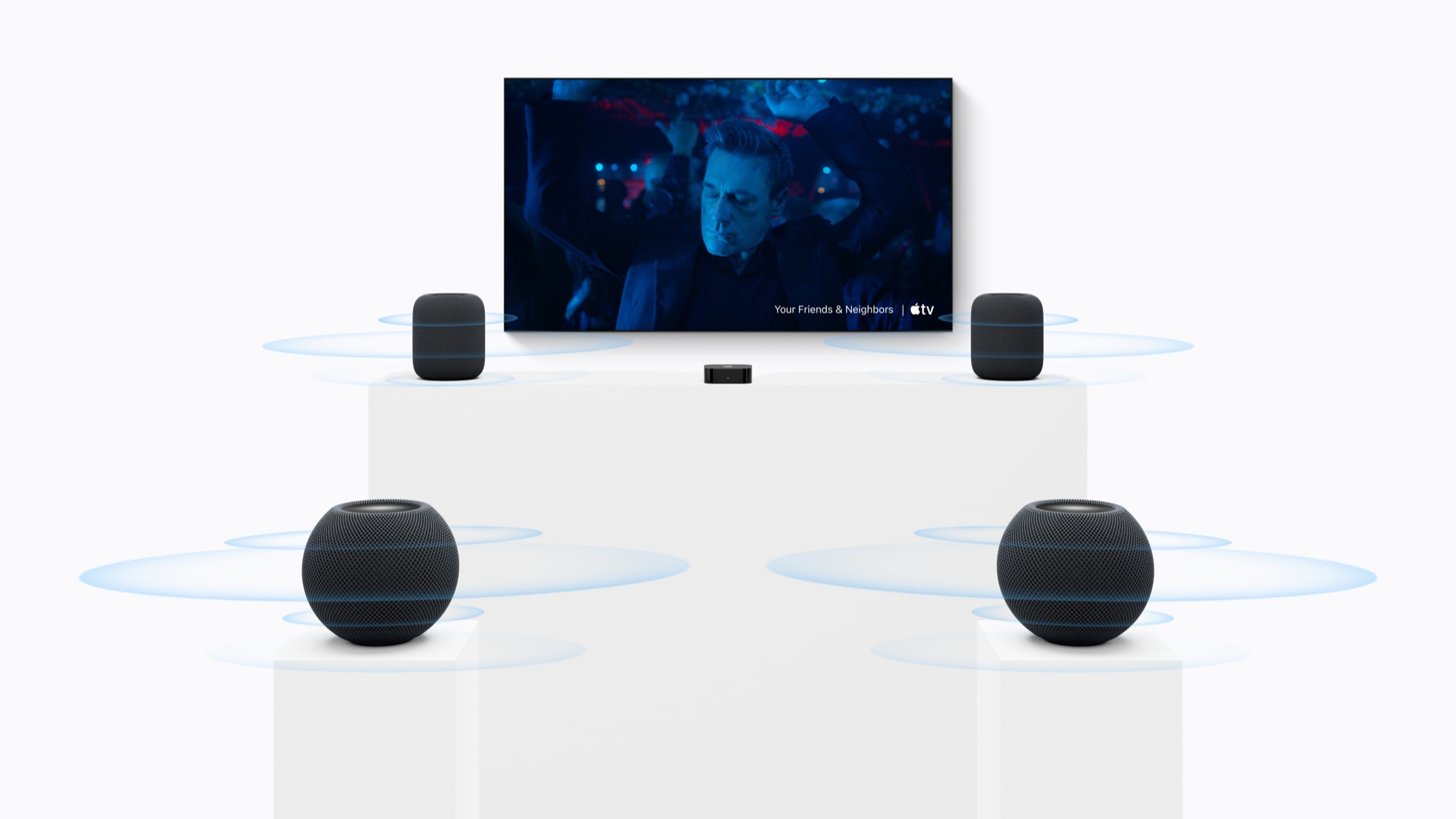 前方にHomePod第2世代を2台、後方にHomePod mini 2を2台配置したApple公式のホームシアター構成例